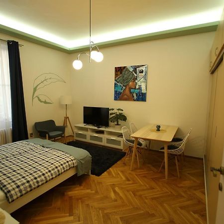 Castle Courtyard Hideaway Lägenhet Budapest Exteriör bild
