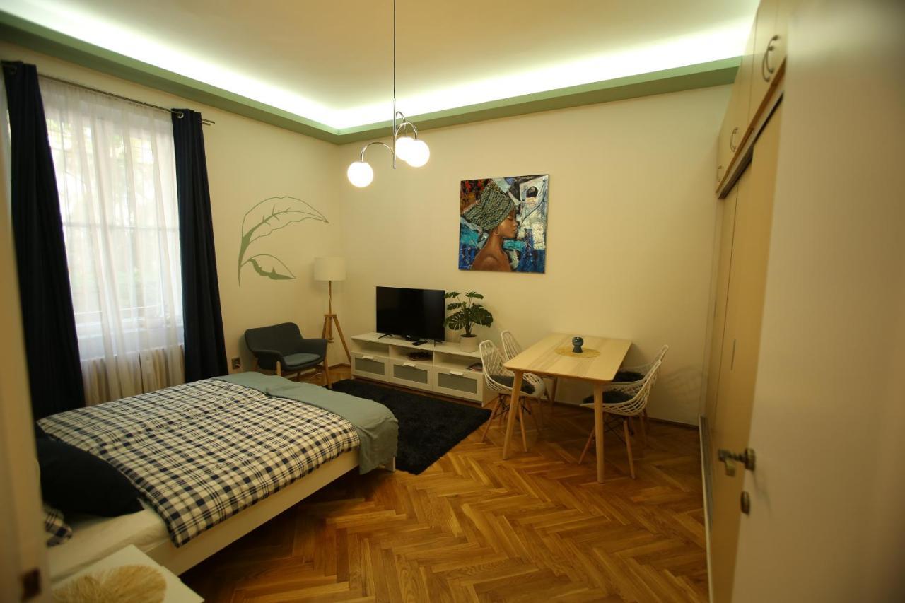 Castle Courtyard Hideaway Lägenhet Budapest Exteriör bild