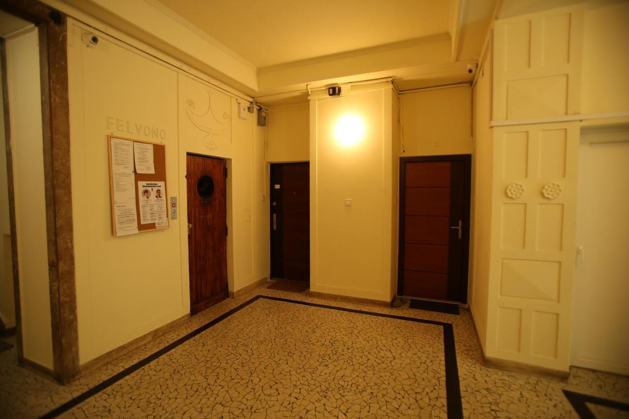 Castle Courtyard Hideaway Lägenhet Budapest Exteriör bild