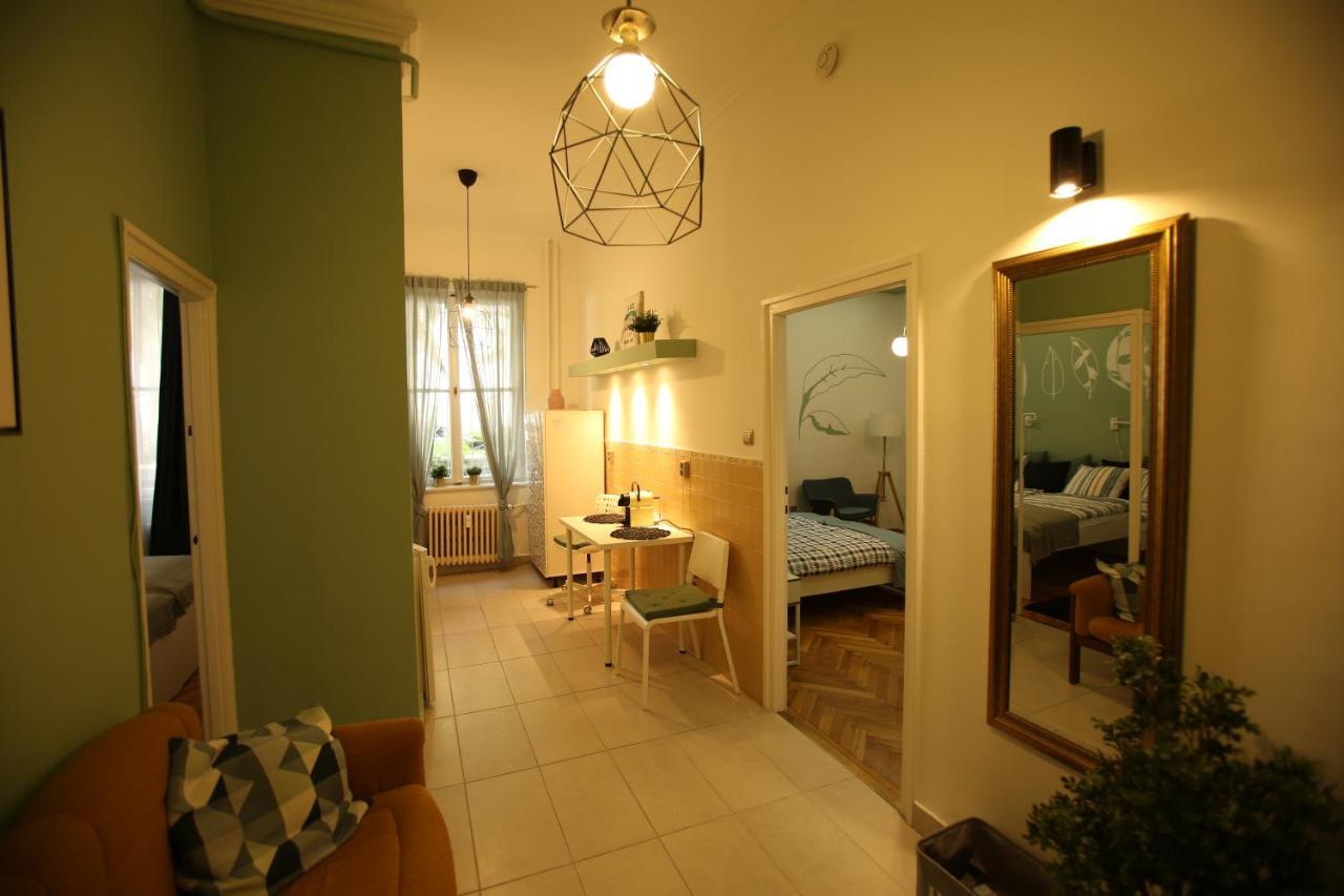 Castle Courtyard Hideaway Lägenhet Budapest Exteriör bild
